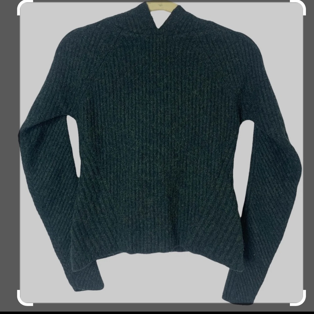 Aether luxury brand gray wool/cashmere sweater with hood and thumb holes